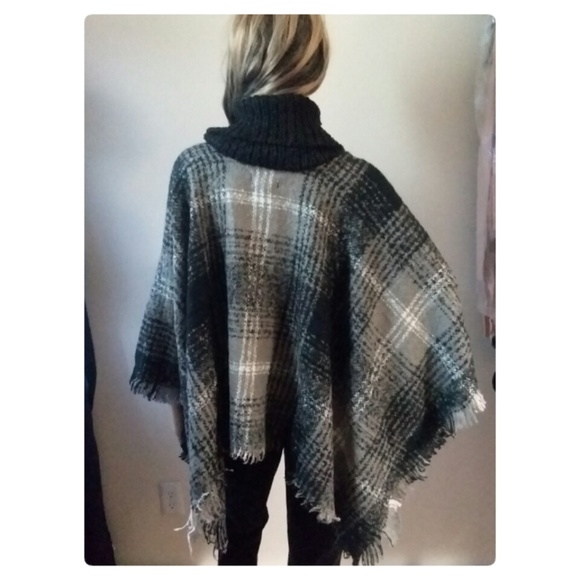 PLAID COWL PONCHO!🍁 - Picture 4 of 8